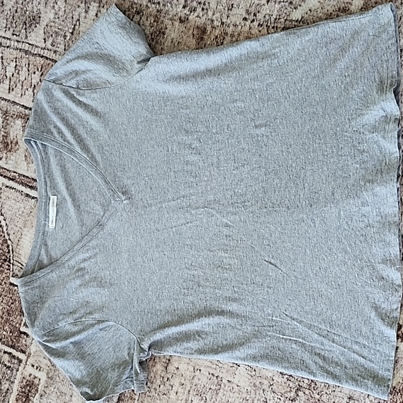 Threads 4 Thoughts Organic Cotton V Neck Tee in Light Grey Size Small - Picture 3 of 6
